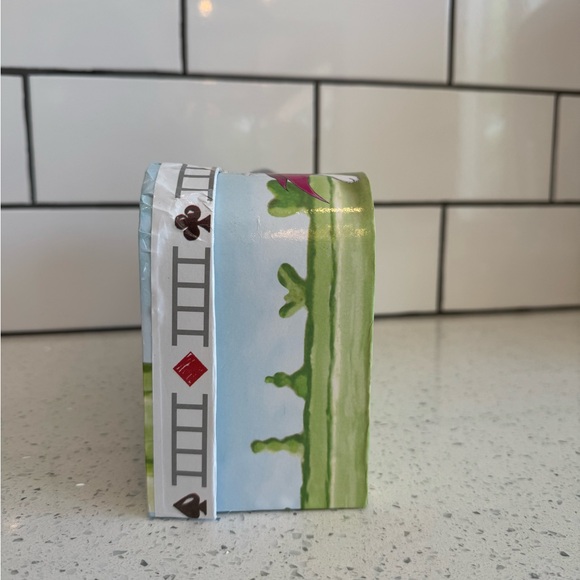 Alice in Wonderland Themed Mug Set with Carrying Case - Picture 6 of 12